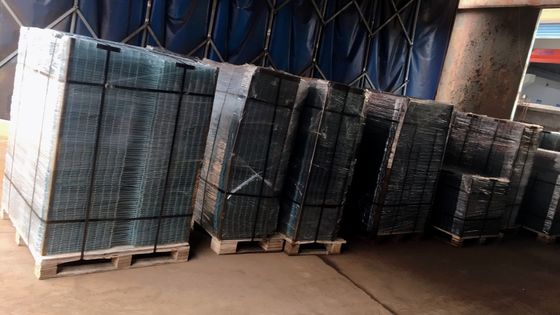 Powierzchnie drutowe z palletami na kanałach, powłoki proszkowe 50x50 mm
