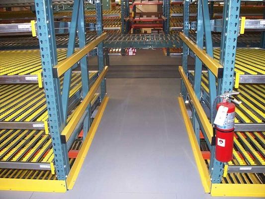 System przepływu kartonów grawitacyjnych magazynowych